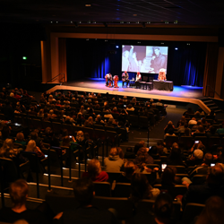 A full house for Elvis!