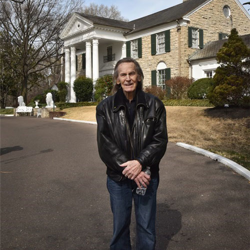 Singer-songwriter Gordon Lightfoot