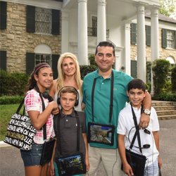 "Cake Boss" star Buddy Valastro and his family