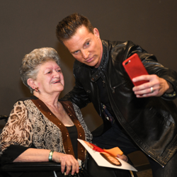 Steve Burton is clearly a fan favorite!