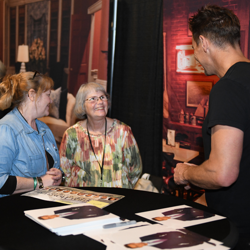 The cast members signed plenty of autographs and took lots of photos!