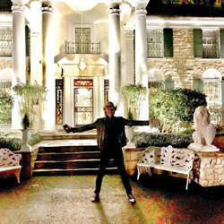 Rick Springfield toured after performing at the Graceland Soundstage.